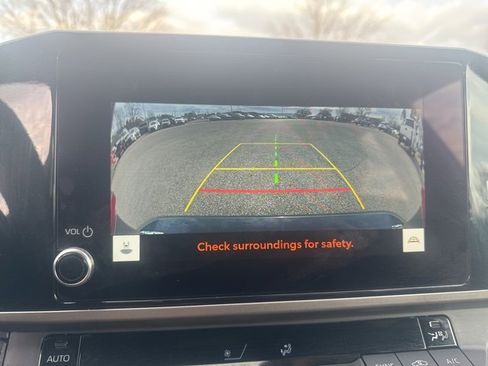 Used 2025 Toyota Camry SE image 32