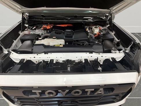 Used 2023 Toyota Sequoia Platinum AWD/4WD image 27