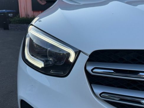 Used 2022 Mercedes-Benz GLC 300 4MATIC w/ Premium Package Lite image 4
