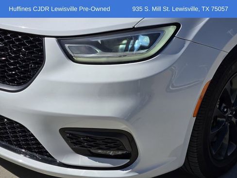 Certified 2021 Chrysler Pacifica Touring-L w/ S Appearance Package image 9