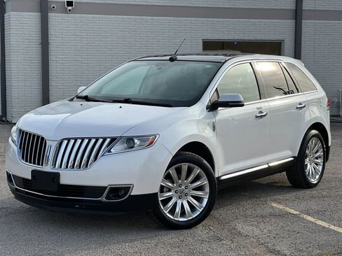 Used 2013 Lincoln MKX Sport Utility 4D image 2