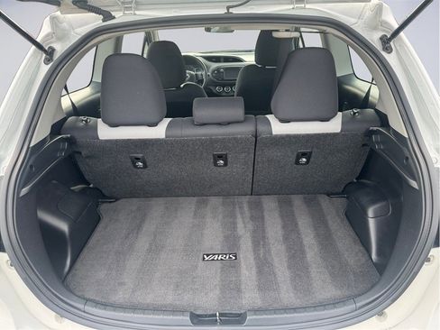 Used 2018 Toyota Yaris L image 21