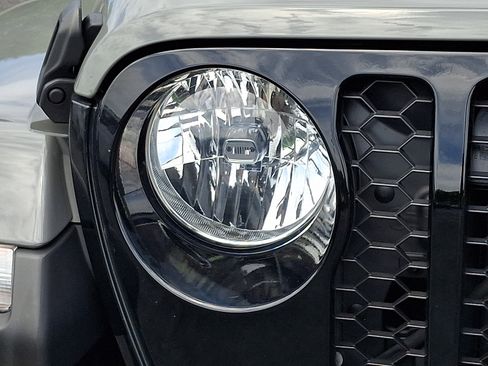 Used 2023 Jeep Gladiator Sport AWD/4WD image 9