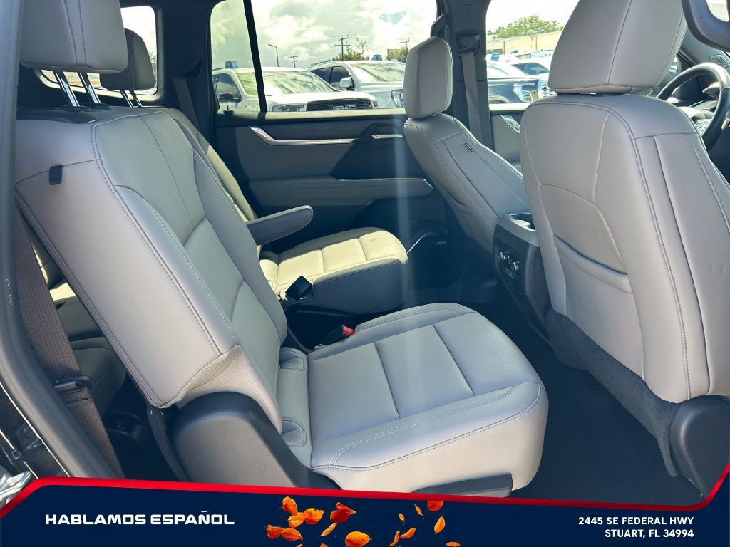 Used 2026 GMC Acadia Elevation w/ Elevation Premium Package FWD image 18
