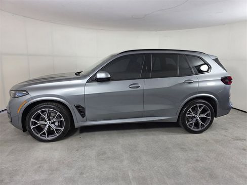 Used 2025 BMW X5 xDrive40i w/ Executive Package image 7