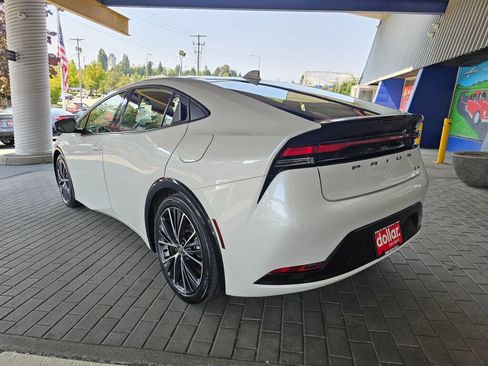 Used 2023 Toyota Prius XLE image 7