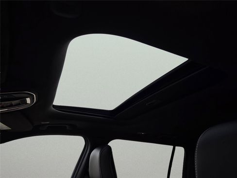 New 2025 Jeep Grand Cherokee L Altitude image 16