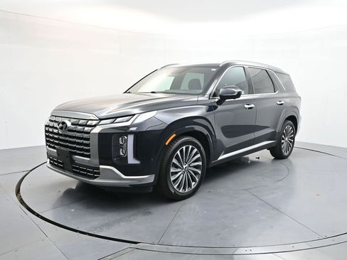 Used 2024 Hyundai Palisade Calligraphy image 3