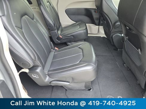 Used 2024 Chrysler Pacifica Touring-L FWD image 22