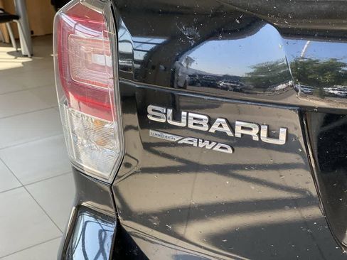 Used 2017 Subaru Forester 2.5i Premium w/ All-Weather Package AWD/4WD image 11