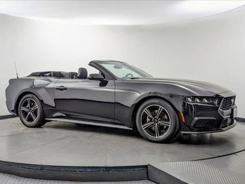 Used 2024 Ford Mustang Convertible image 9
