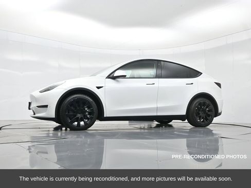 Used 2022 Tesla Model Y Long Range image 44