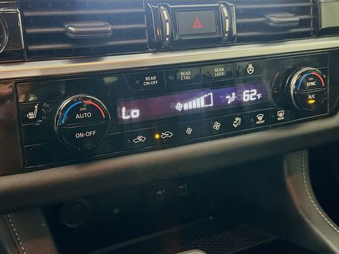 Used 2024 Nissan Pathfinder SL FWD image 24