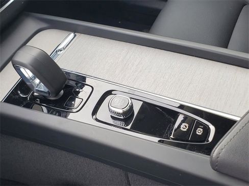 Certified 2025 Volvo XC60 B5 Plus image 26