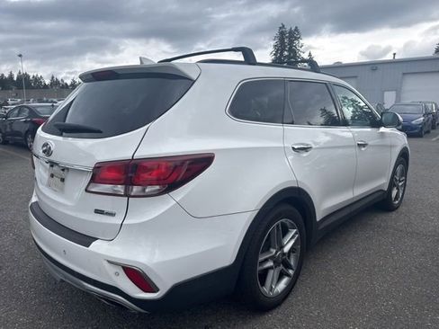Used 2018 Hyundai Santa Fe SE image 3