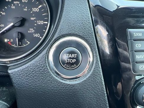 Used 2017 Nissan Rogue SV w/ SV Premium Package FWD image 17