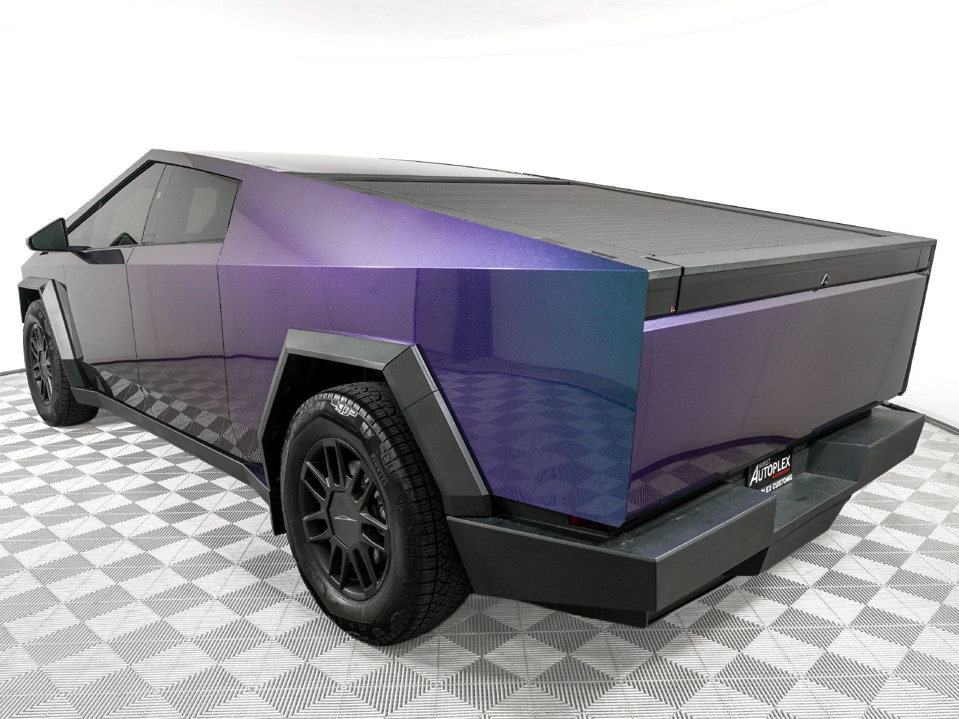 Used 2025 Tesla Cybertruck AWD Crew Cab image 8