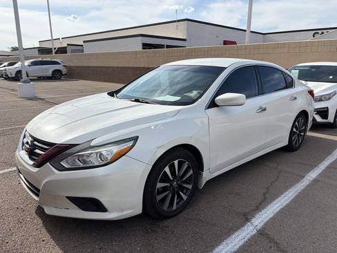 Used 2016 Nissan Altima 2.5 SV FWD image 3