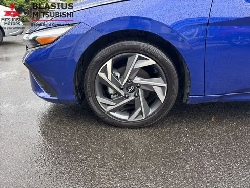 Used 2025 Hyundai Elantra Sport FWD image 17