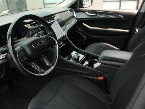 Used 2022 Jeep Grand Cherokee Laredo w/ Luxury Tech Group I AWD/4WD image 12