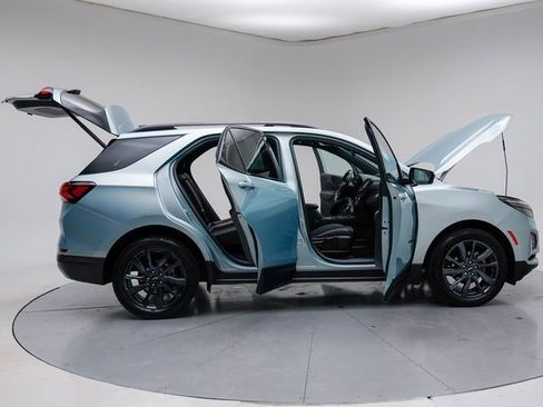 Used 2022 Chevrolet Equinox RS w/ LPO, Floor Liner Package image 13