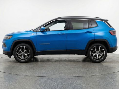 Used 2025 Jeep Compass Limited AWD/4WD image 4