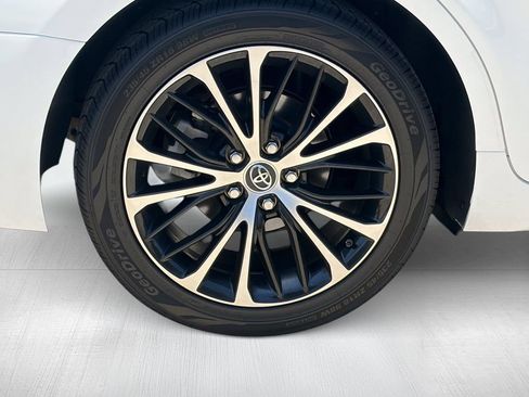 Certified 2018 Toyota Camry SE w/ Moonroof Package FWD image 14