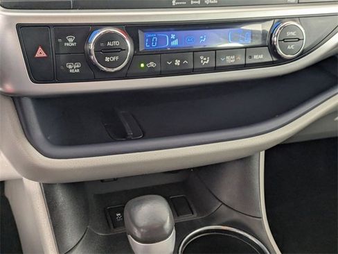Used 2017 Toyota Highlander Plus image 19