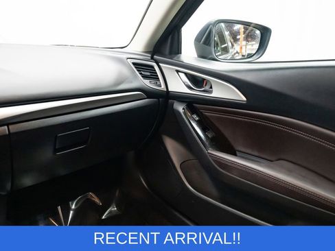 Used 2017 MAZDA MAZDA3 Touring image 10