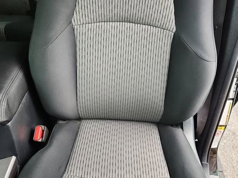 Used 2017 Toyota 4Runner SR5 AWD/4WD image 13