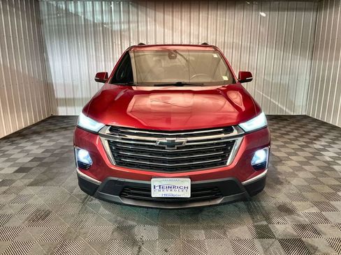 Used 2023 Chevrolet Traverse LT image 3