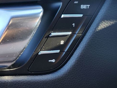 Certified 2025 Porsche Macan image 25