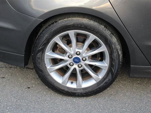 Used 2017 Ford Fusion SE w/ Fusion SE Technology Package image 7