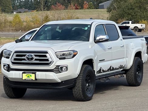 Used 2023 Toyota Tacoma Limited w/ Black Out Package (TMS) image 8