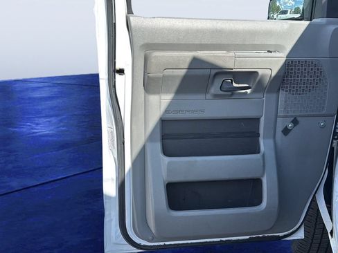 Used 2017 Ford E-350 and Econoline 350 Super Duty RWD image 11