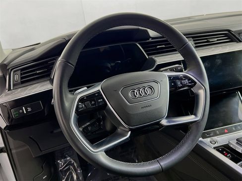 Used 2024 Audi Q8 e-tron Premium Plus image 12