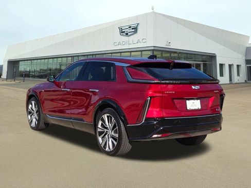 Certified 2025 Cadillac Lyriq Luxury w/ LPO, Floor Liner Package image 4