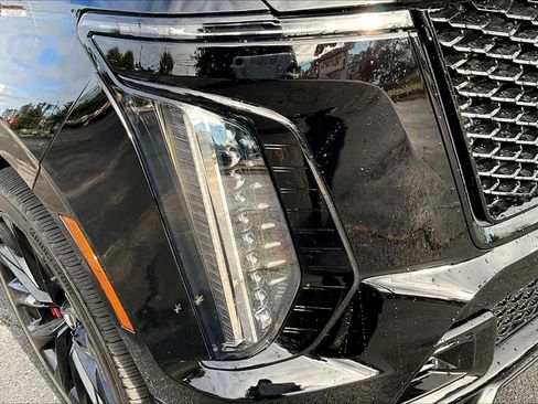 Used 2025 Cadillac Escalade V w/ LPO, ONYX Package image 27