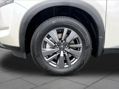Used 2024 Nissan Pathfinder SV FWD image 11
