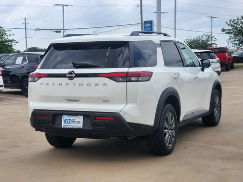 Used 2025 Nissan Pathfinder SV AWD/4WD image 5