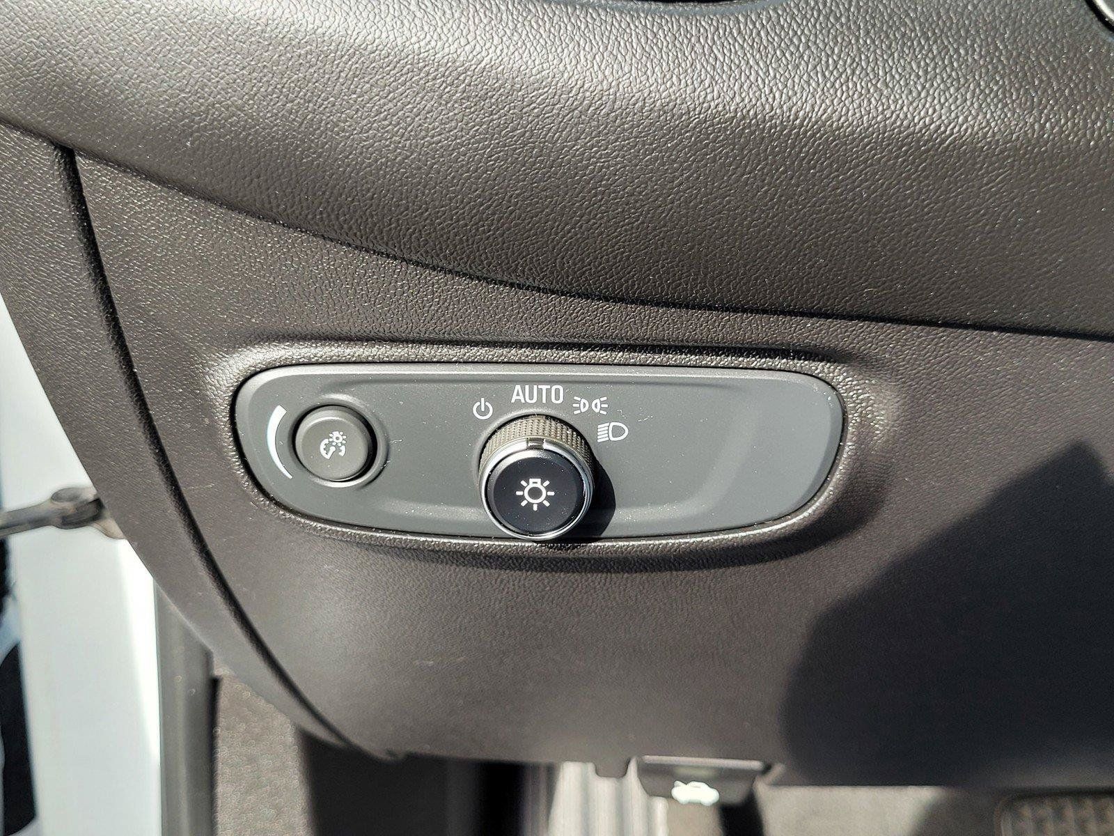 Used 2018 Chevrolet Equinox LT AWD/4WD image 30