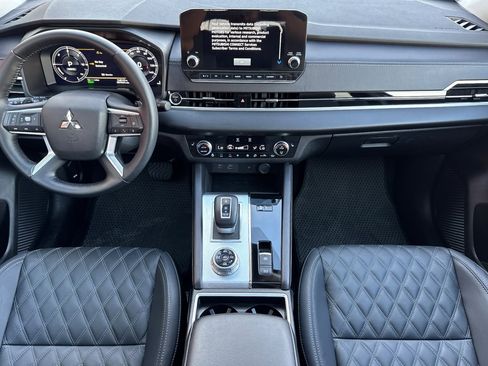 Used 2025 Mitsubishi Outlander SEL image 4