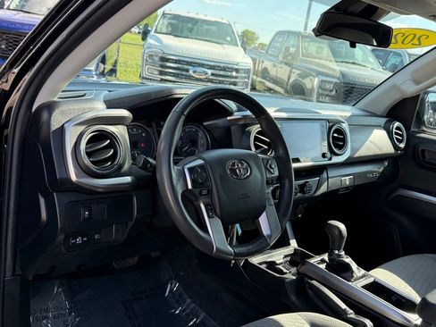 Used 2022 Toyota Tacoma SR5 w/ SR5 Appearance Package (SM) AWD/4WD image 4