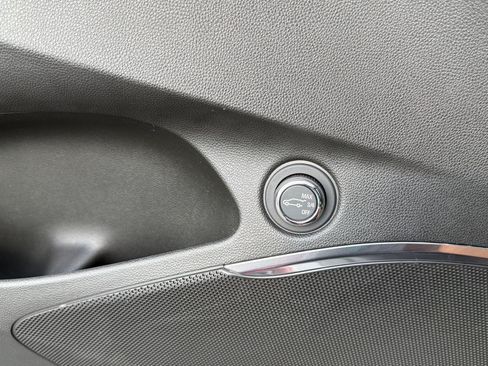 Used 2023 Buick Enclave Essence w/ Experience Buick Package FWD image 39
