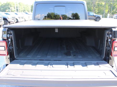 Used 2022 Jeep Gladiator Rubicon w/ LED Lighting Group AWD/4WD image 8