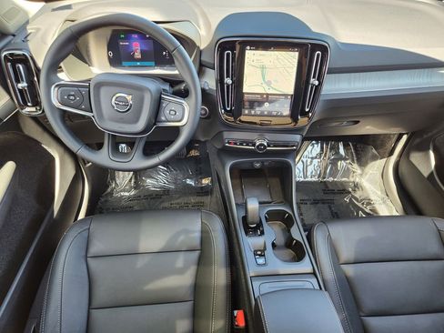 New 2026 Volvo XC40 B5 Core w/ Climate Package AWD/4WD image 16
