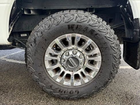 Used 2021 Ford F250 Lariat w/ Lariat Ultimate Package image 9