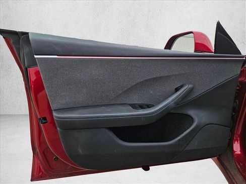 Used 2025 Tesla Model 3 Long Range image 9