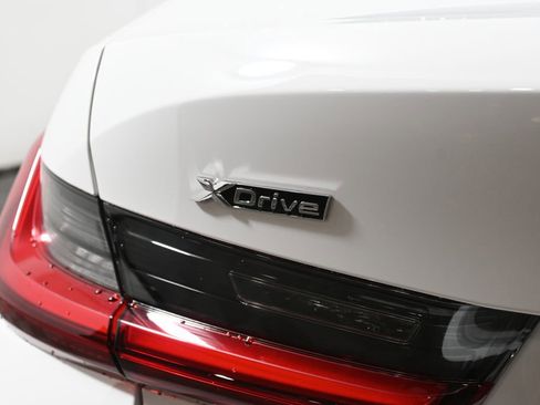 New 2026 BMW 330i xDrive Sedan w/ Convenience Package AWD/4WD image 40