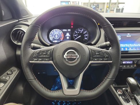 Used 2021 Nissan Kicks SR w/ SR Premium Package FWD image 11